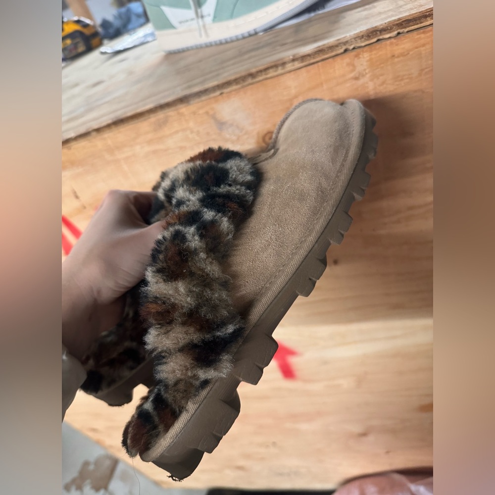 Women’s Ugg slippers leopard